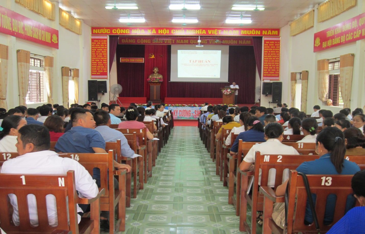 Tập huấn kỹ năng hoạt động cho đại biểu HĐND cấp xã ở Con Cuông