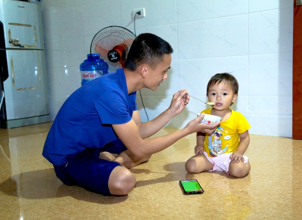 bnacong-nhan-lao-dong-kcn-vsip-mong-cho-som-nhan-duoc-tien-ho-tro-nha-tro-anh-dinh-tuyen-1076.jpg