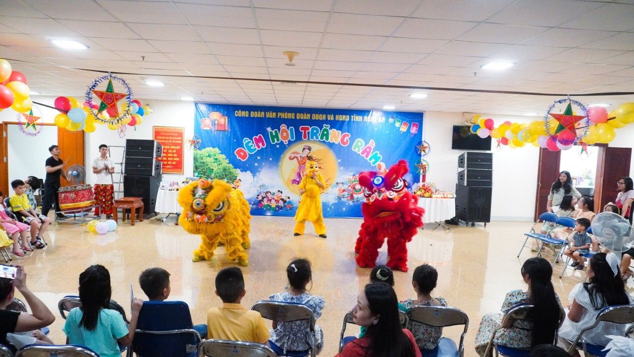 Công đoàn Văn phòng Đoàn ĐBQH và HĐND tỉnh tổ chức "Đêm hội trăng rằm" vui Tết Trung thu năm 2022