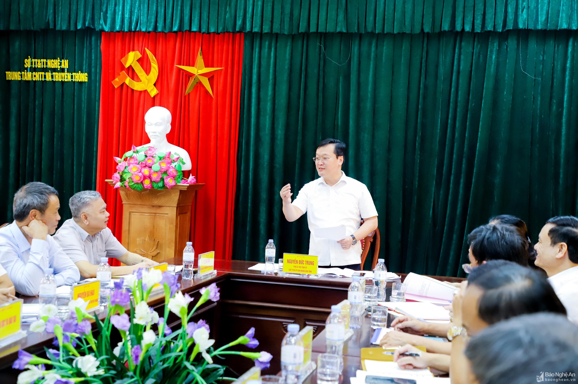 bna-toan-canh-buoi-lam-viec-cua-chu-tich-ubnd-tinh-nguyen-duc-trung-voi-so-tttt-6773.jpg
