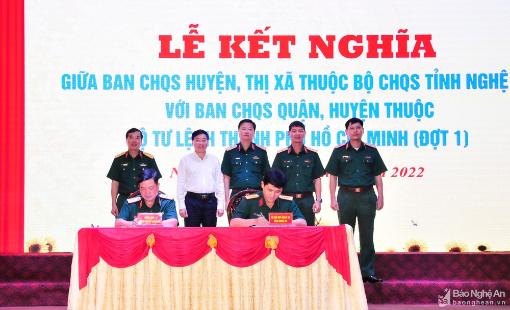 bna-le-ky-ket-giua-lanh-dao-2-don-vi-anh-my-ha-2-4710.jpg