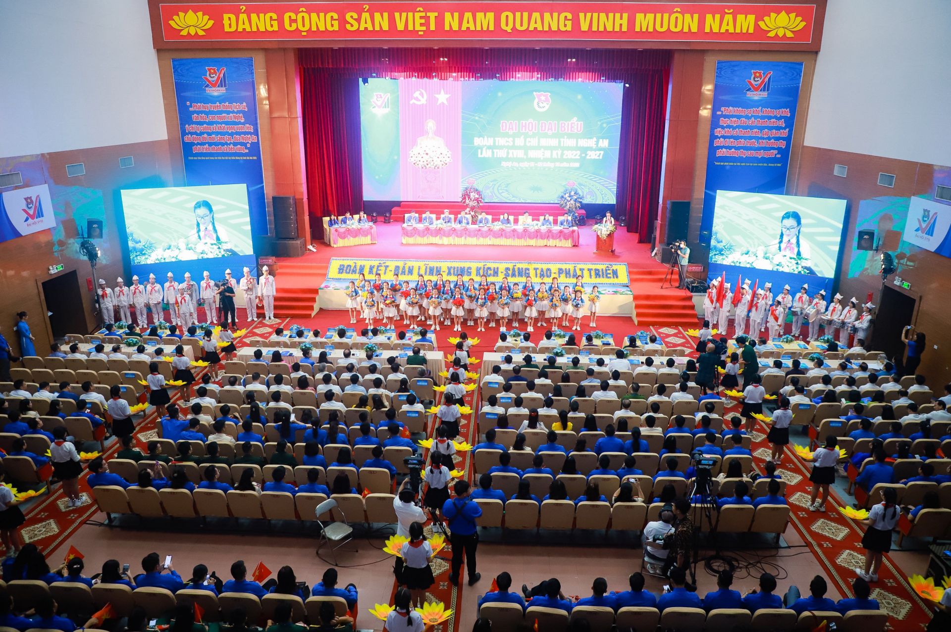 Toan-canh-Dai-hoi.jpg