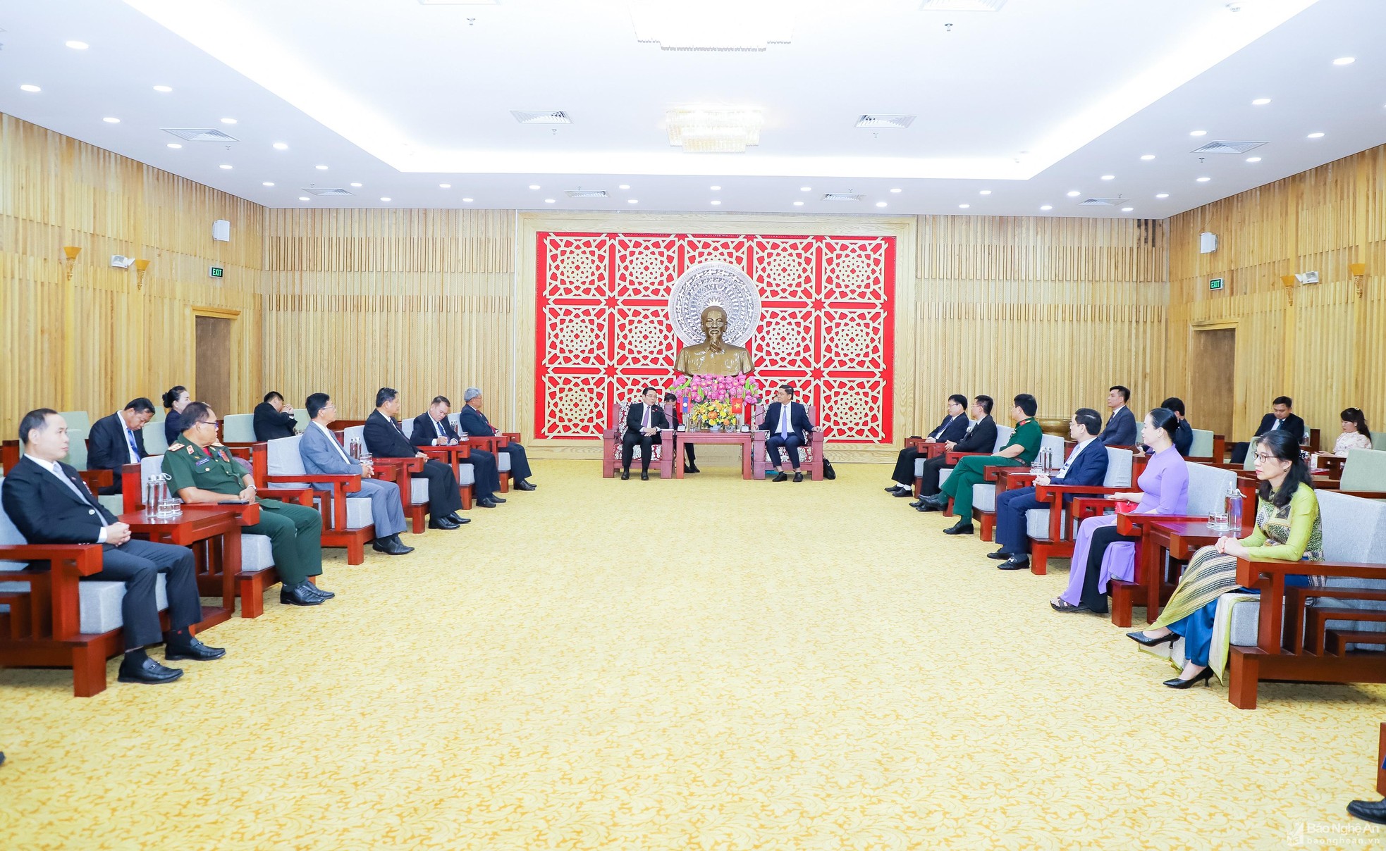 bna-toan-canh-buoi-tiep-xa-giao-cua-lanh-dao-tinh-nghe-an-voi-lanh-dao-tinh-cham-pa-sac-nuoc-chdcnd-lao-2210.jpg