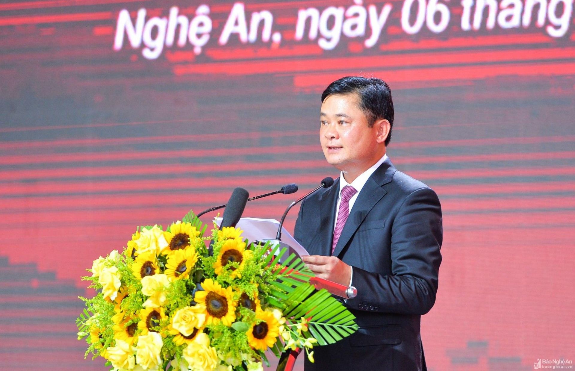 Học tập tấm gương đạo đức của Tổng Bí thư Lê Hồng Phong, tiếp tục nỗ lực phấn đấu xây dựng và phát triển quê hương giàu mạnh, văn minh *