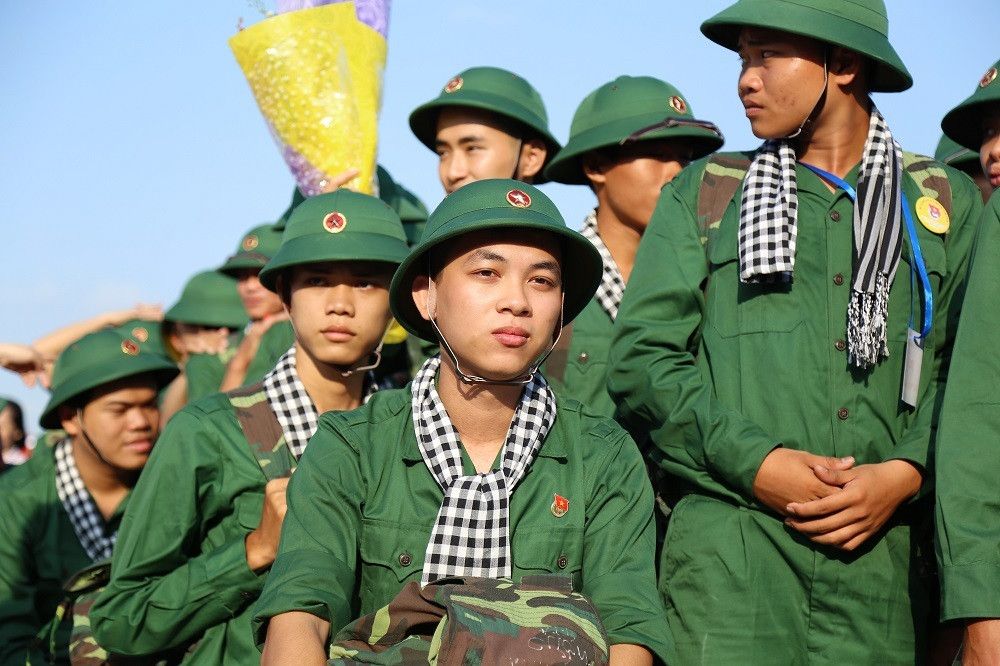 nguoi-than-bin-rin-tien-4-500-thanh-nien-o-sai-gon-len-duong-nhap-ngu-12-691--n1.jpg