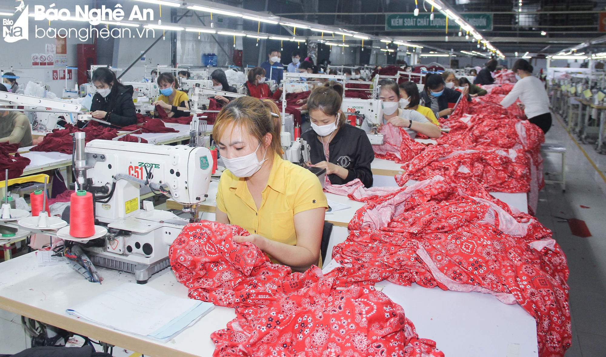 bna-cong-nhan-may-cong-ty-thhh-hi-tex-tai-ccn-nghia-my-3704.jpg.webp