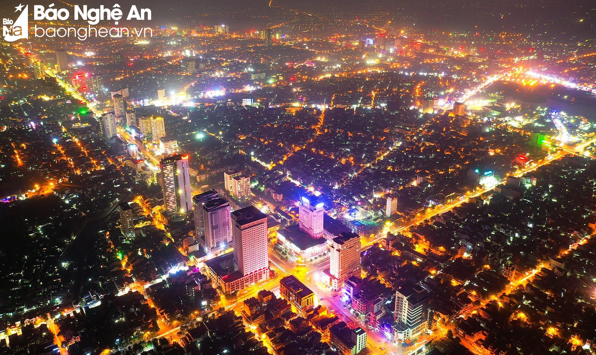 bna-tp-vinh-soi-dong-ve-dem-anh-tu-lieu-sach-nguyen-4745.jpg.webp