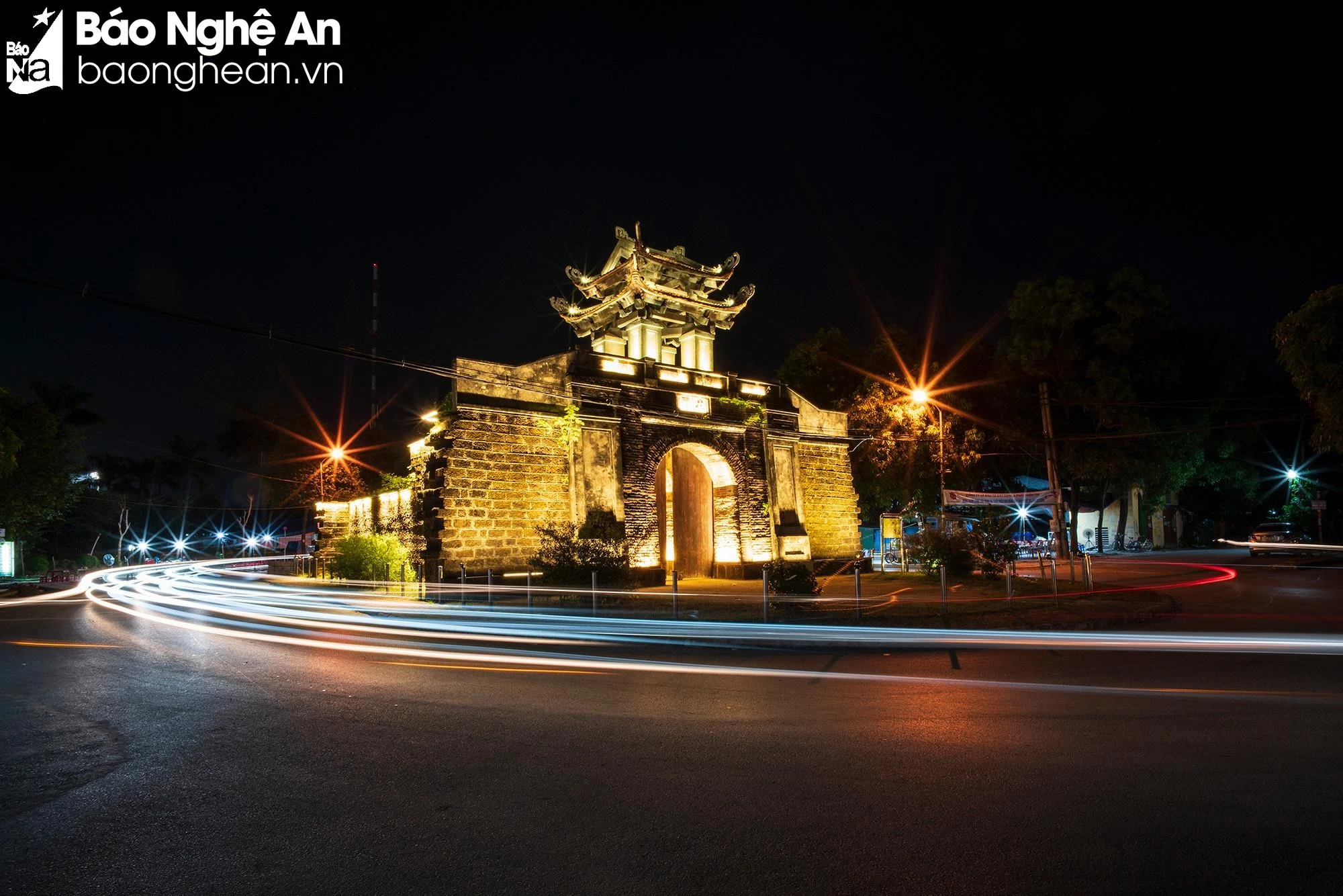 dem-thanh-co-anh-ho-dinh-chien-9775-3328.jpeg.webp
