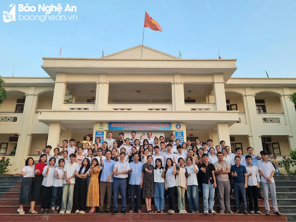 bna-doi-tuyen-hoc-sinh-gioi-qua-truong-thpt-bac-yen-thanh-nam-nay-truong-co-1-thu-khoa-o-mon-sinh-hoc-7395.jpg.webp