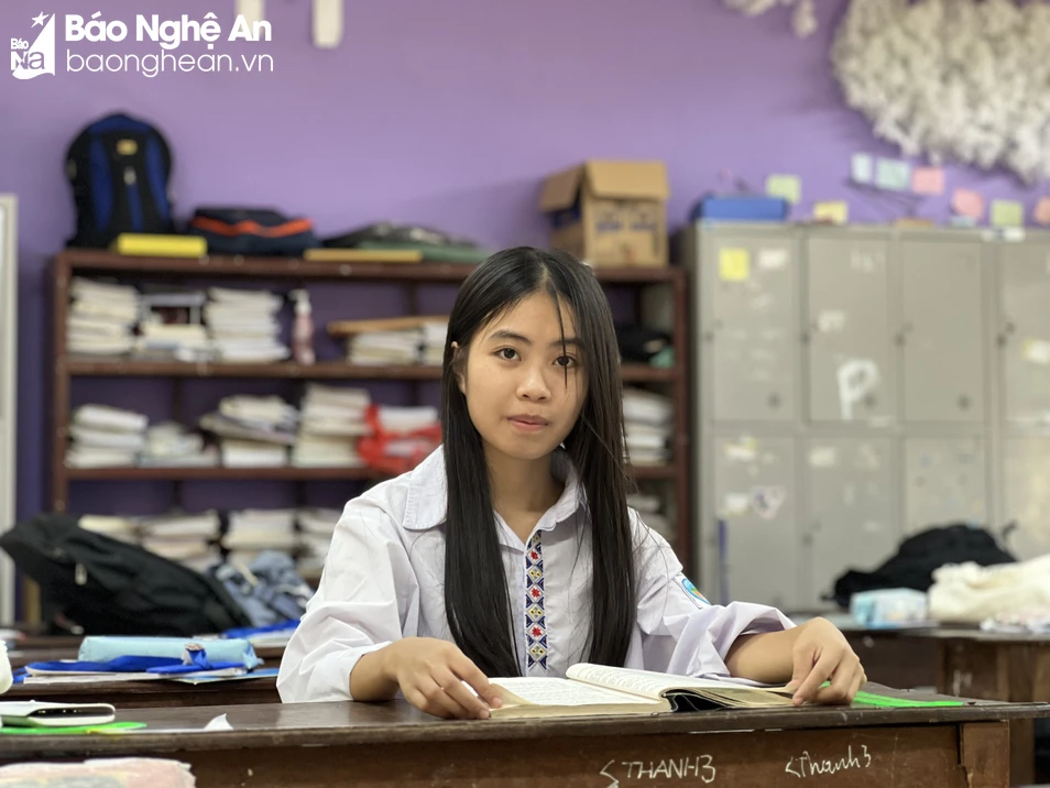 bna-hoc-sinh-vi-thi-quynh-nhu-truong-pt-dtnt-tinh-thu-khoa-mon-lich-su-anh-nt-1158.jpg.webp