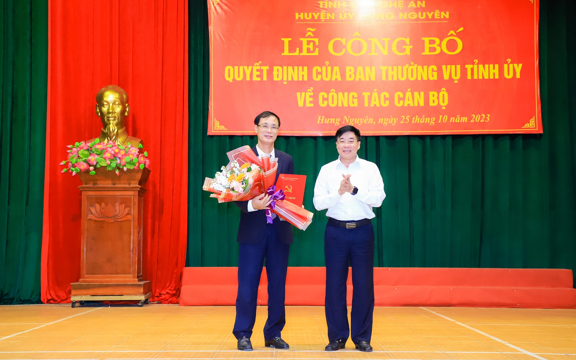 Điều động, phân công, chỉ định Giám đốc Sở Xây dựng Nghệ An giữ chức Bí thư Huyện ủy Hưng Nguyên