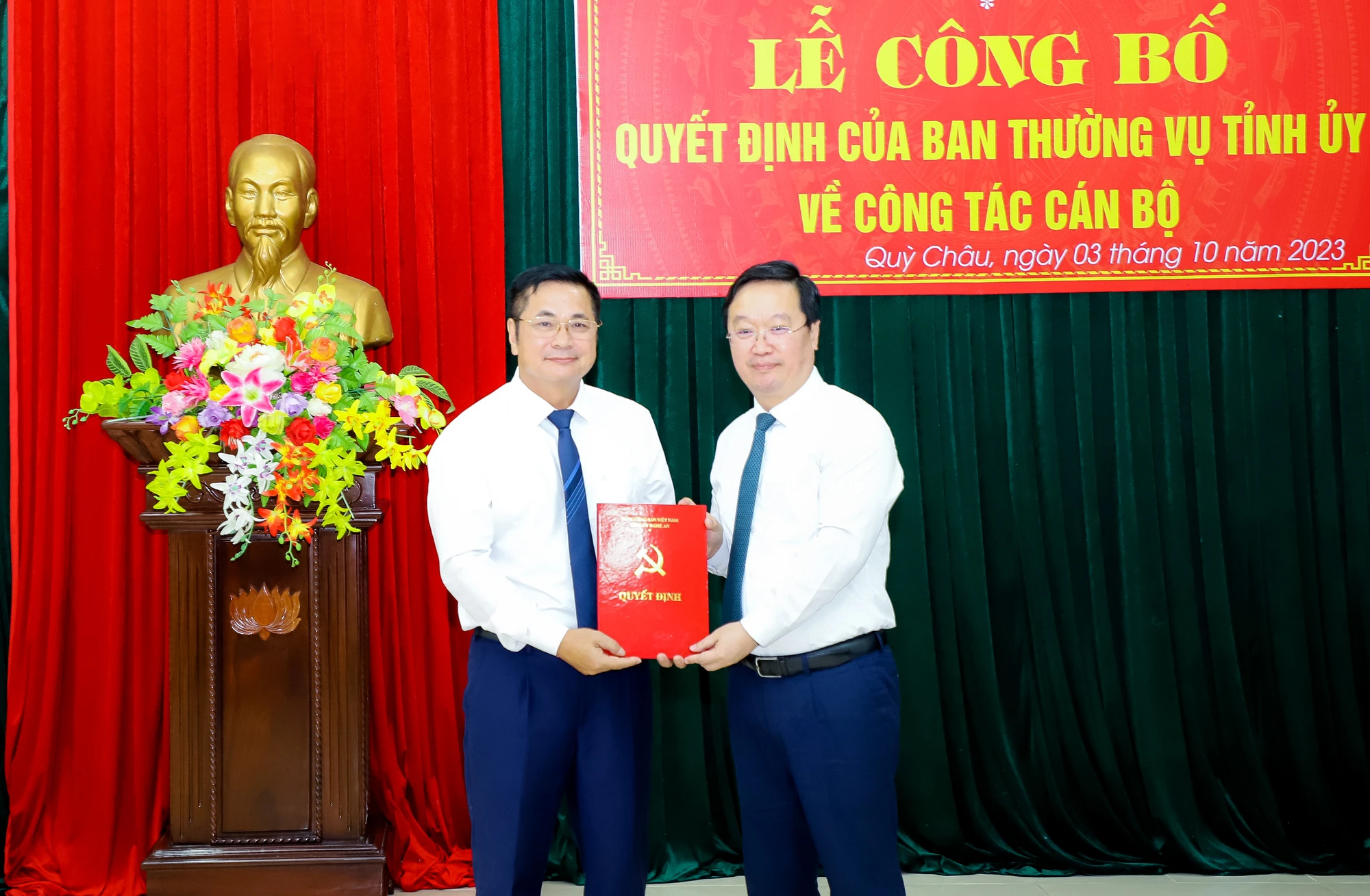 Công bố quyết định chuẩn y giữ chức Bí thư Huyện ủy Quỳ Châu