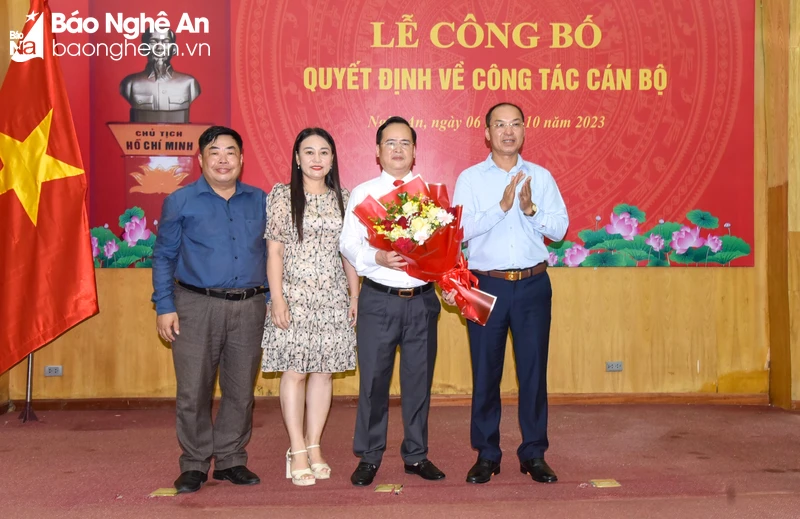 bna-huyen-uy-ky-son-tang-hoa-chuc-mung-thanh-le-9643.jpg.webp