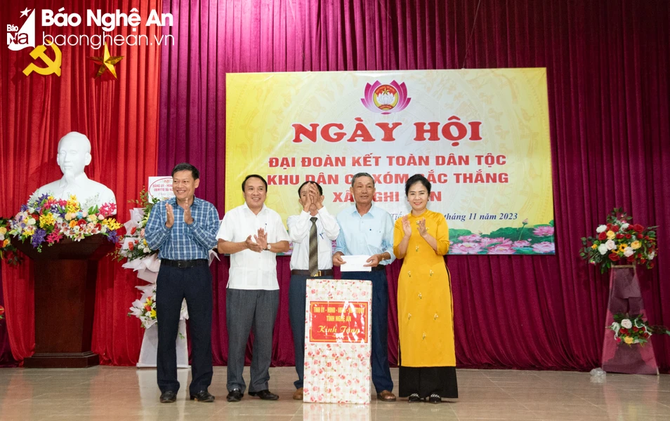 bna-trao-qua-tinh-uy-2175.jpg.webp