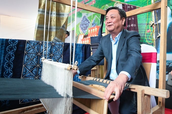 bo-truong-le-minh-hoan-khong-the-mac-dinh-cu-mien-nui-la-ngheo-111016_101-113148.jpg