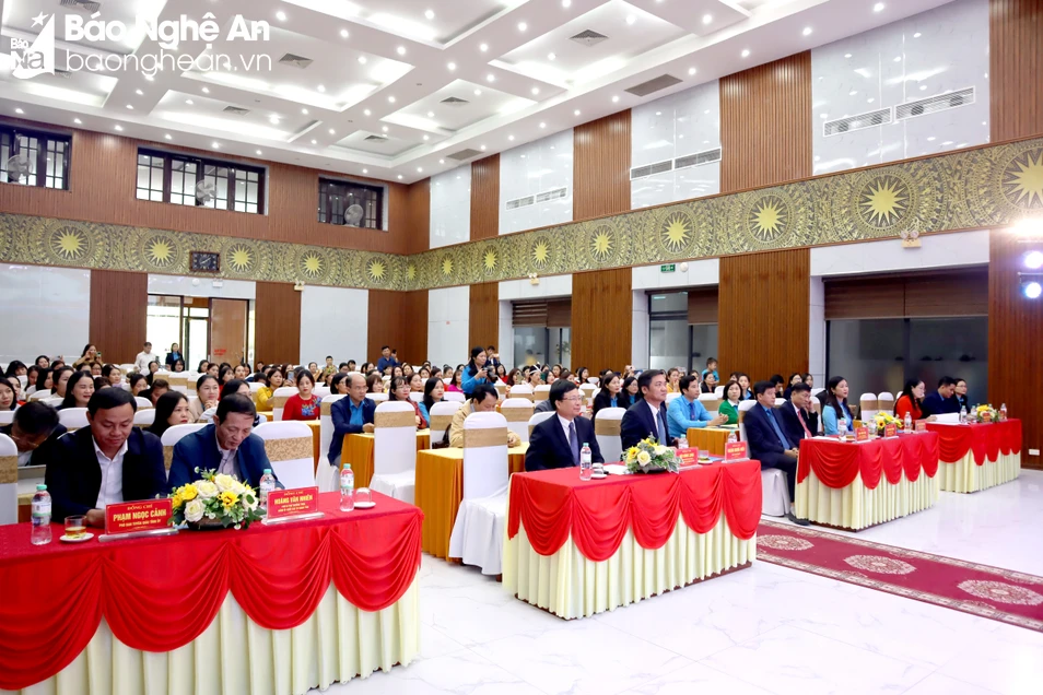 bna-bieu-duong-80-nu-giao-vien-anh-diep-thanh2b-3554.jpg.webp