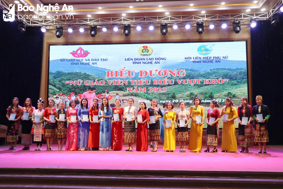 bna-bieu-duong-80-nu-giao-vien-anh-diep-thanh9-2965.jpg.webp