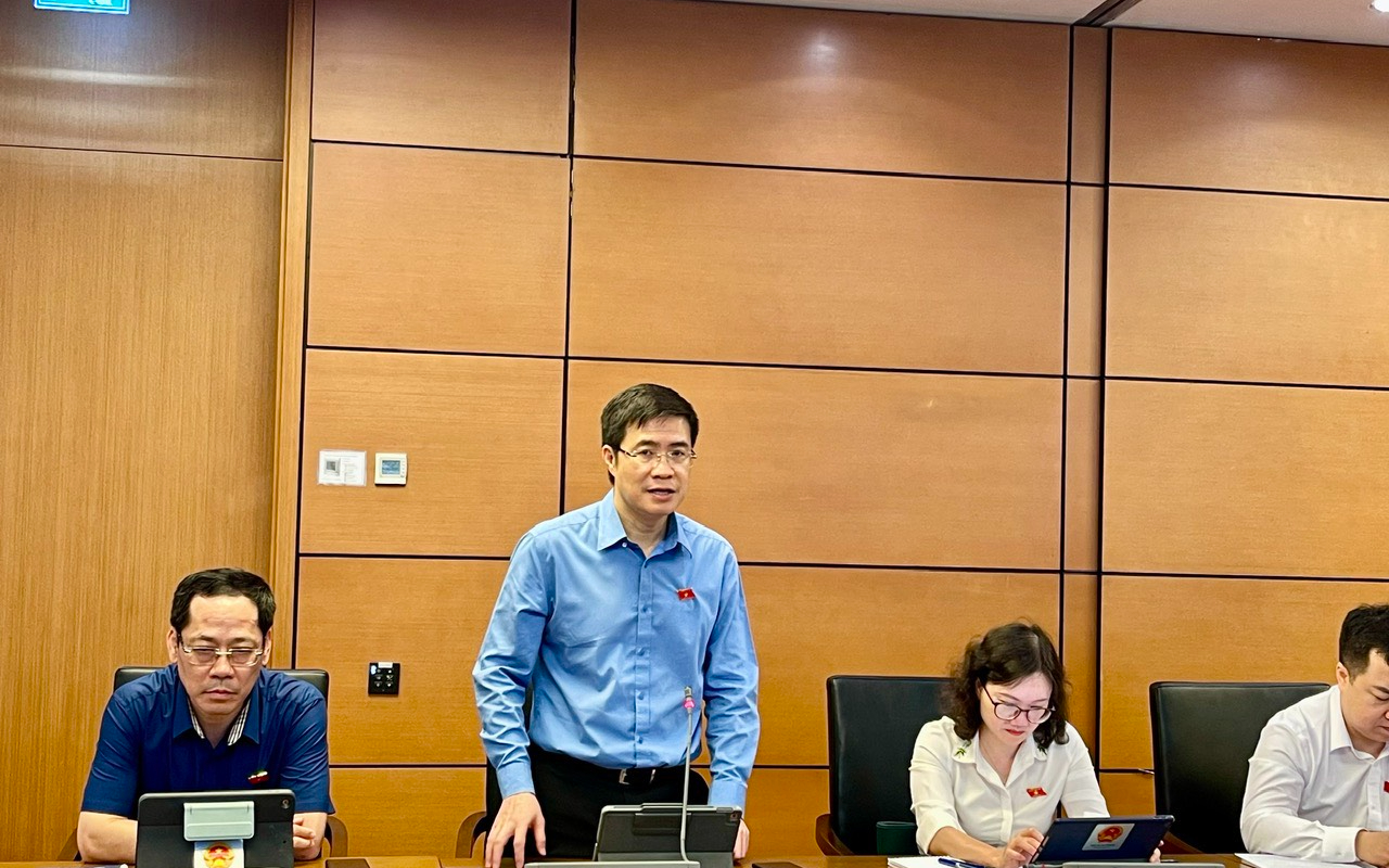 Đại biểu Quốc hội Hoàng Minh Hiếu: Xem xét việc quy định xe công nghệ được xếp vào loại hình xe taxi và quyền của hành khách trong hoạt động vận tải hành khách đường bộ