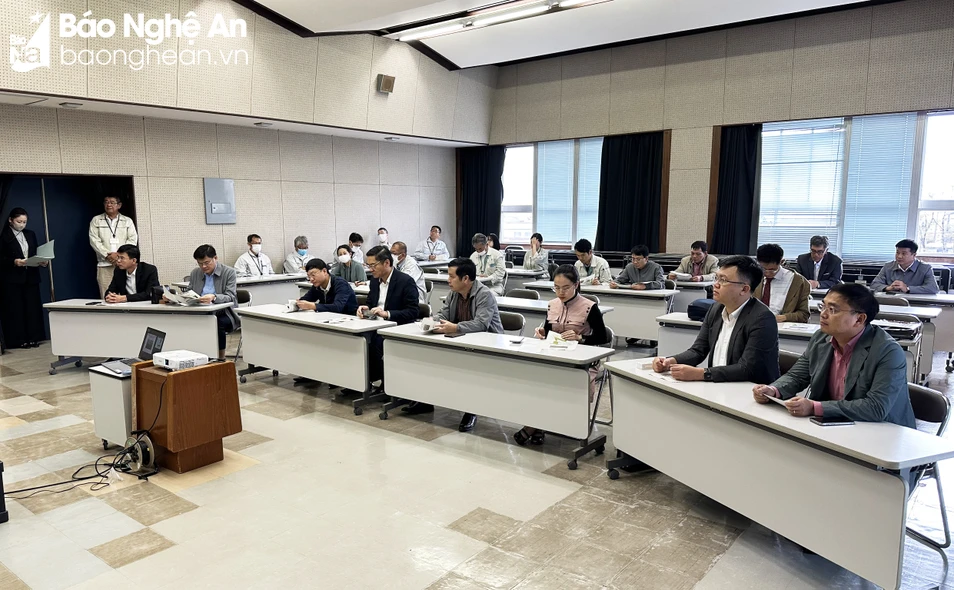 bna-cac-dong-chi-doan-cong-tac-tinh-nghe-an-du-hoi-nghi-4222.jpg.webp