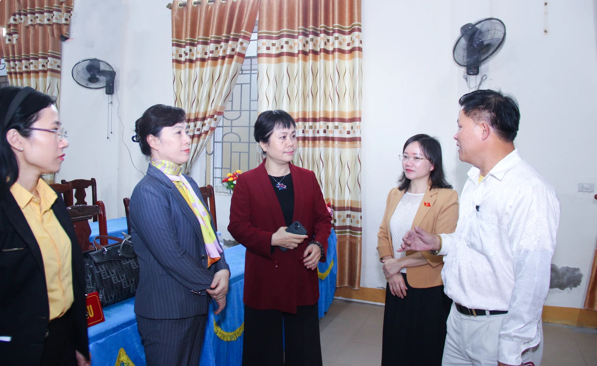 Cử tri huyện Nghi Lộc kiến nghị hỗ trợ bảo hiểm y tế cho người hoạt động không chuyên trách ở xóm