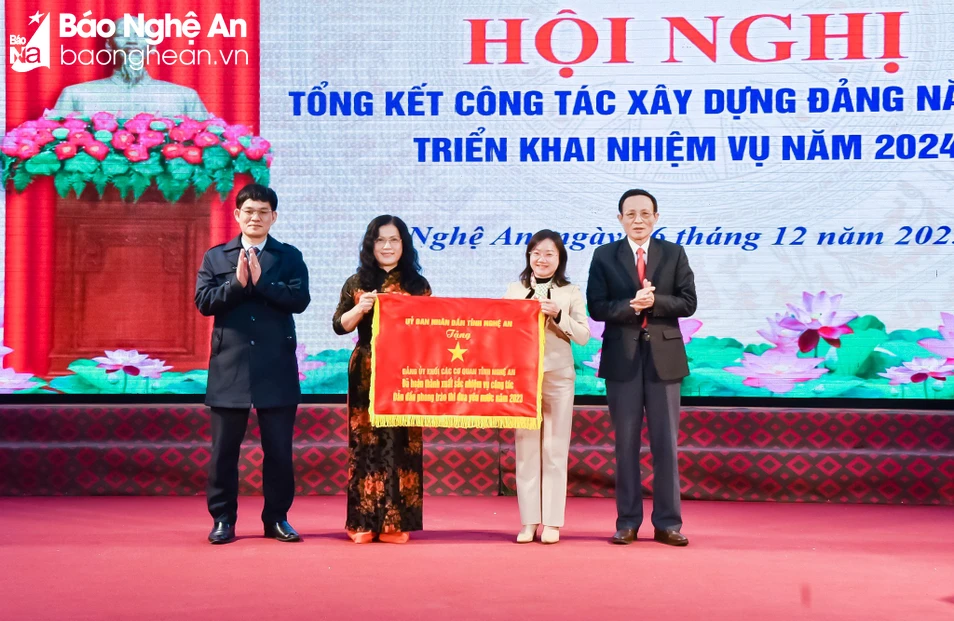 bna-trao-co-anh-thanh-le-2005.jpg.webp