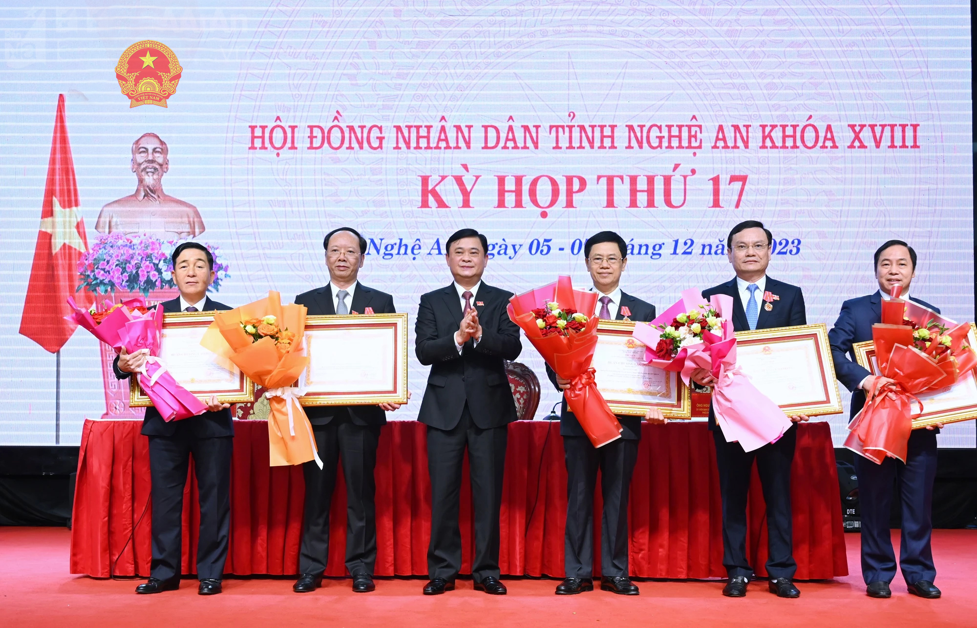 Chủ tịch nước tặng thưởng Huân chương Lao động cho 5 cá nhân của tỉnh Nghệ An