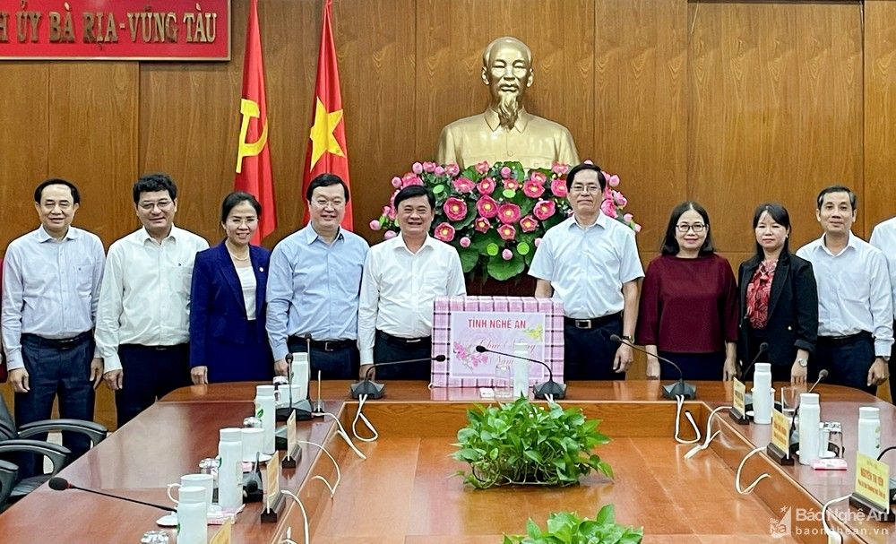 bna-tang-qua-luu-niem-vung-tau-4292.jpg
