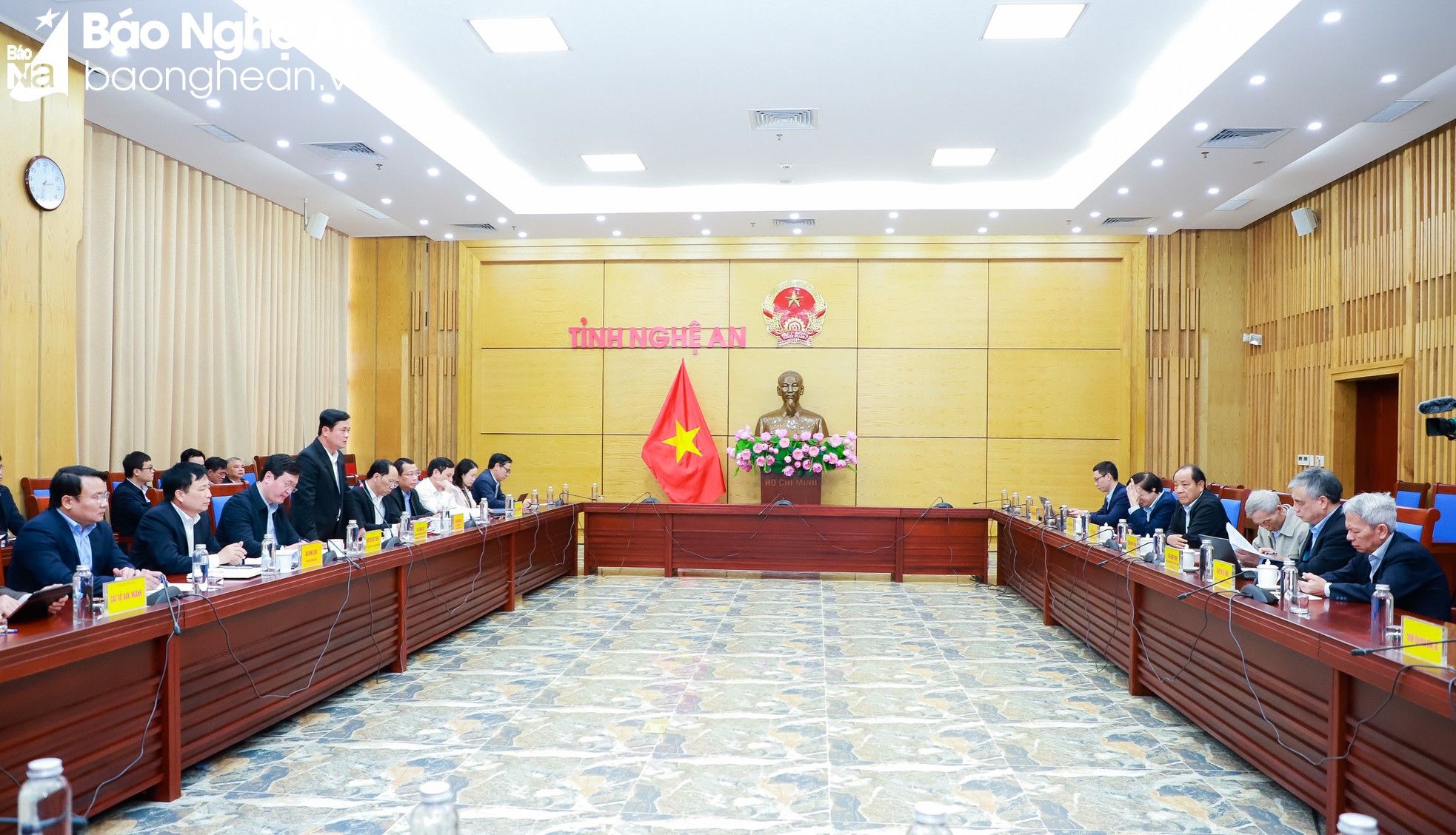 bna-toan-canh-cuoc-lam-viec-6575--n1.jpg
