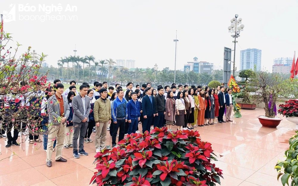 bna-le-ra-quan-cua-cac-giao-vien-va-hoc-sinh-truong-thpt-chuyen-dai-hoc-vinh-anh-truong-thpt-chuyen-dhv-9120.jpg