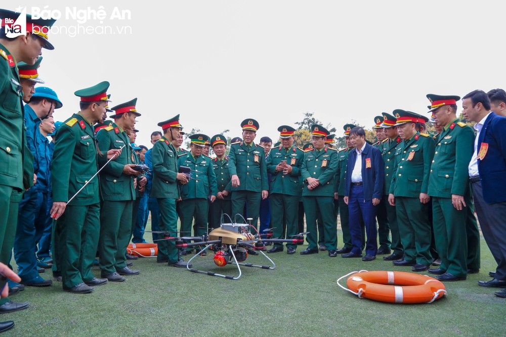 bna-cac-dai-bieu-tham-quan-anh-dinh-tuyen-9838.jpg