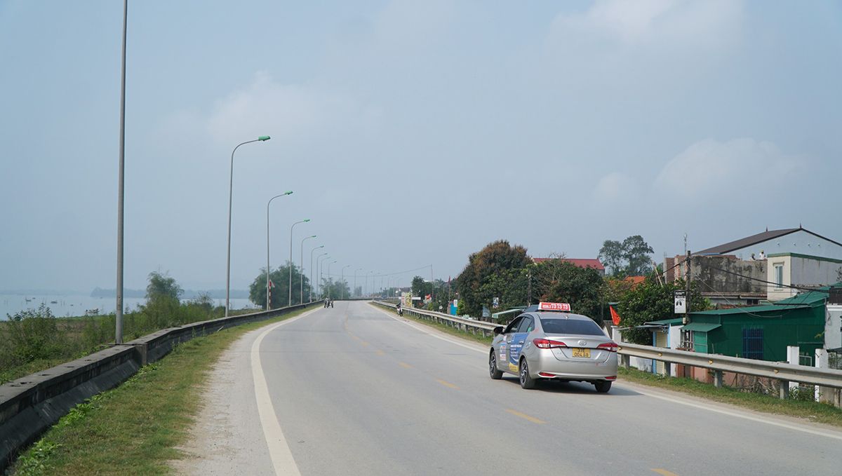 cac-tuyen-duong-dang-duoc-dau-tu-xay-dung-o-hung-hoa-se-mo-rong-su-ket-noi-voi-vung-noi-thanh-vinh-va-cac-vung-lan-can.jpg