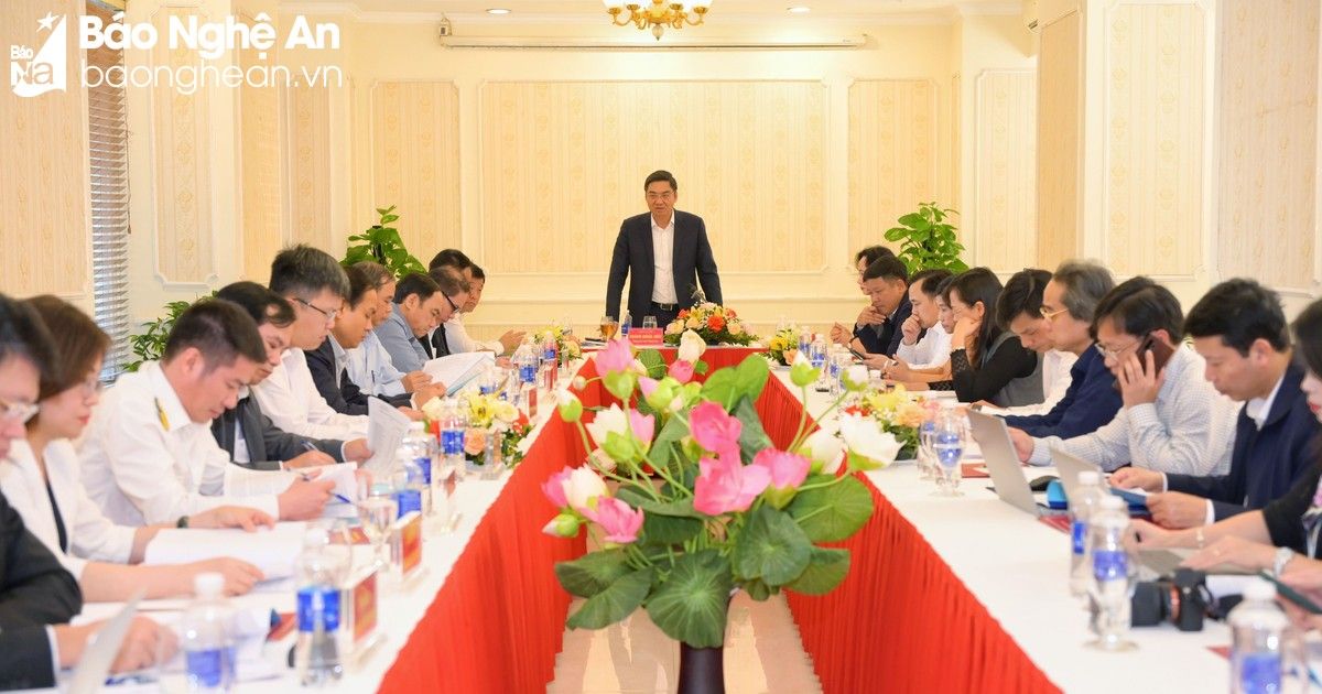Phó Bí thư Tỉnh ủy Hoàng Nghĩa Hiếu làm việc với Ban Thường vụ Đảng ủy Khối Doanh nghiệp tỉnh
