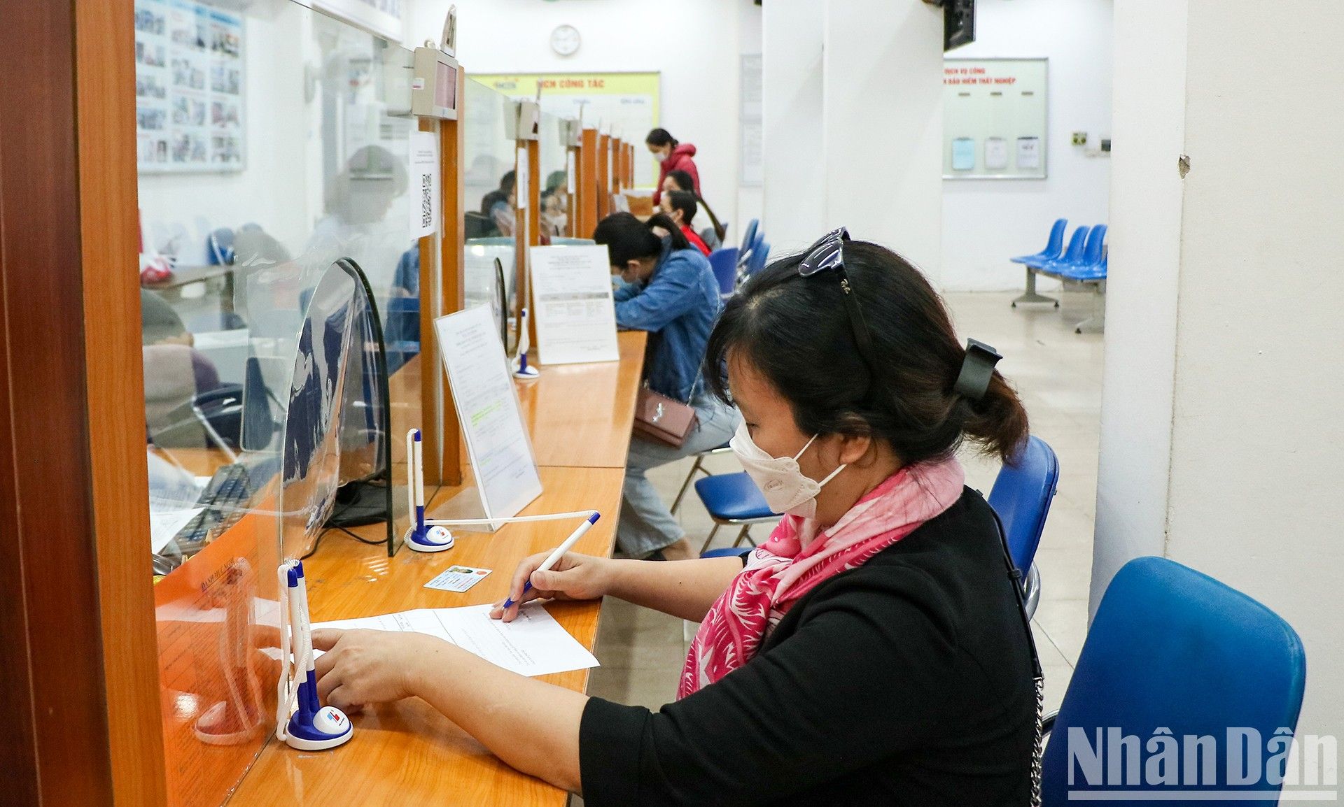 ndo_br_lao-dong-lam-thu-tuc-bao-hiem-that-nghiep-1-2878--n1.jpg