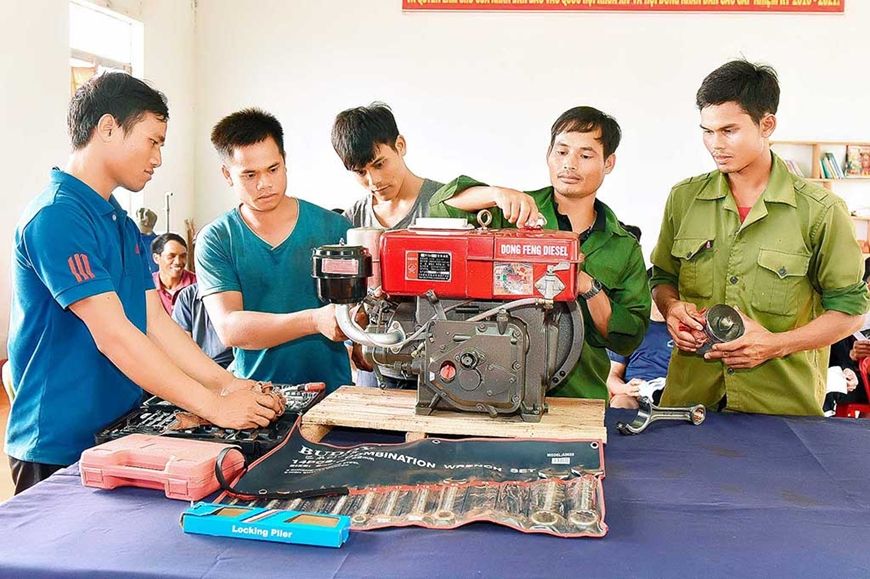 Trả lời cử tri xã Na Loi về hỗ trợ đào tạo nghề, giải quyết việc làm cho lao động nông thôn