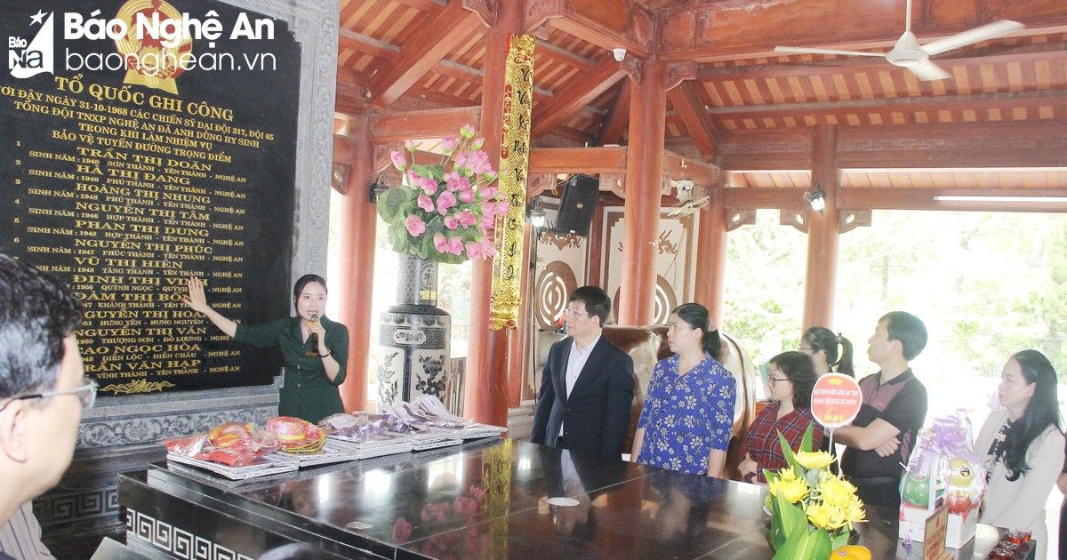 Phó Chủ nhiệm Thường trực Văn phòng Quốc hội dâng hoa, dâng hương tại Khu Di tích lịch sử Quốc gia Truông Bồn