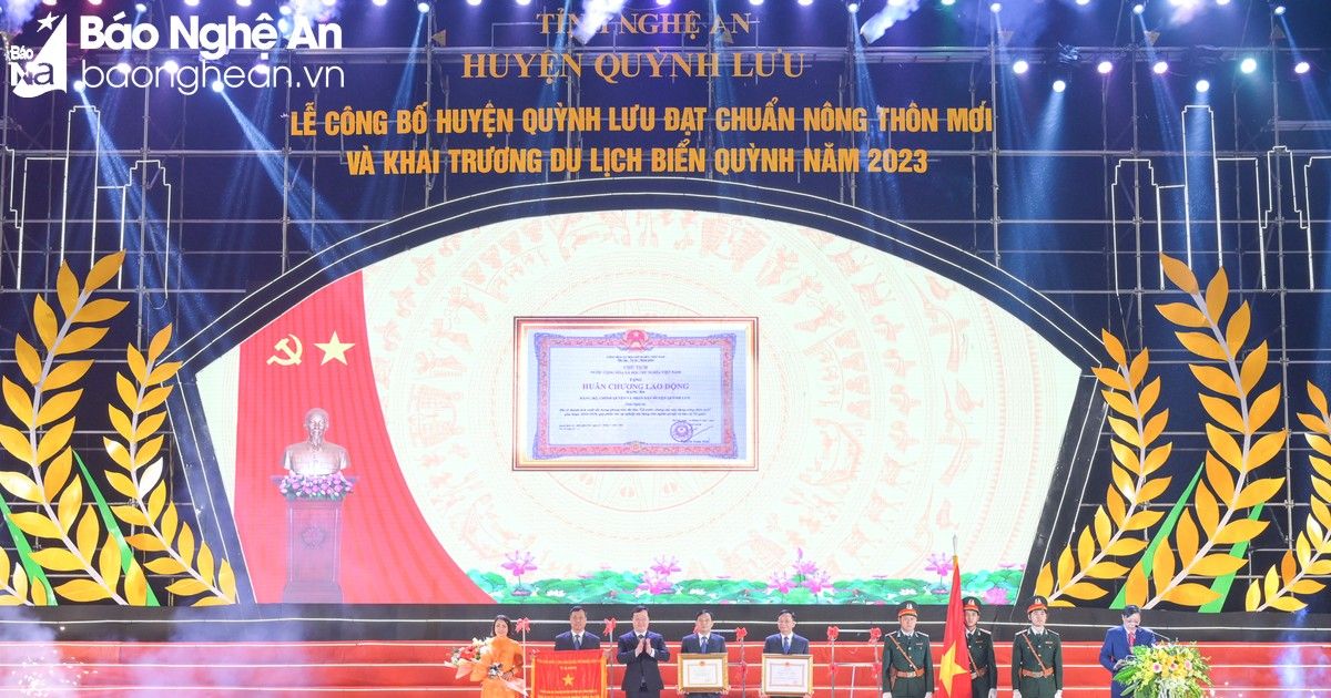 Huyện Quỳnh Lưu công bố quyết định đạt chuẩn nông thôn mới và khai trương du lịch biển Quỳnh năm 2023