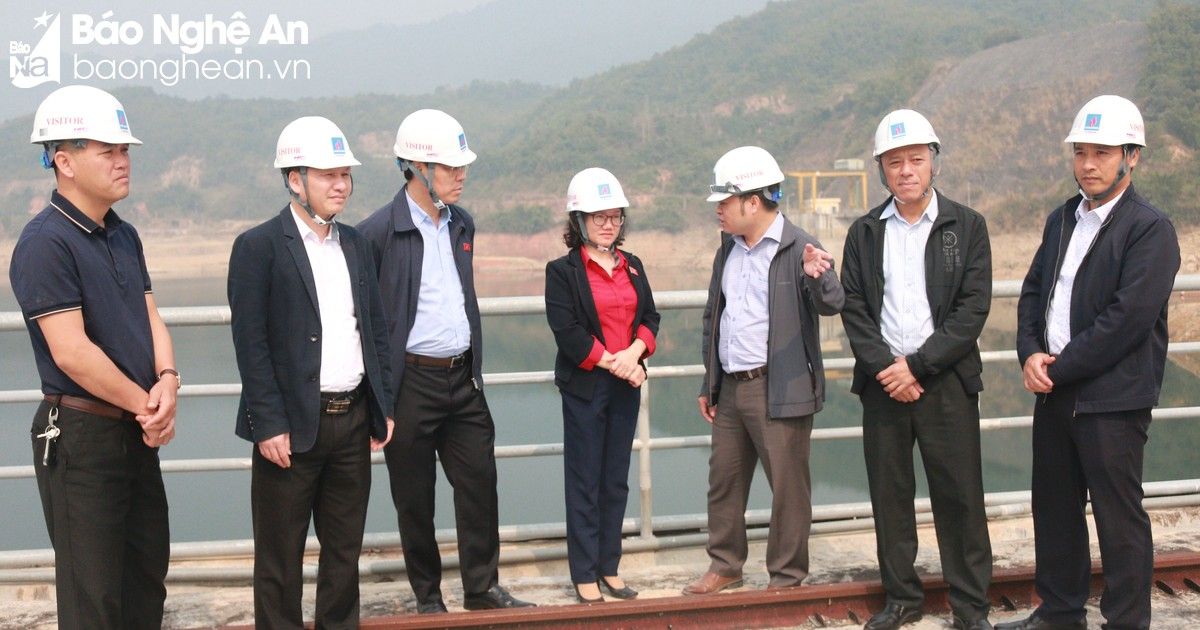 Đoàn ĐBQH tỉnh giám sát việc thực hiện chính sách, pháp luật về phát triển năng lượng tại Quế Phong