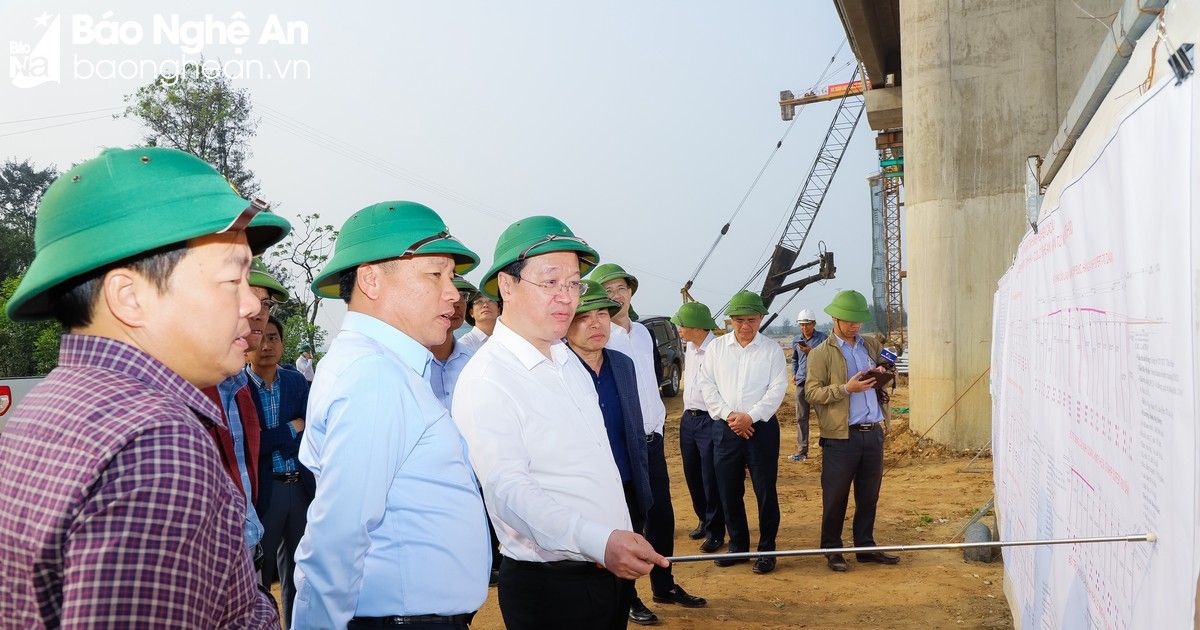 Chủ tịch UBND tỉnh Nguyễn Đức Trung kiểm tra, đốc thúc tiến độ dự án đường ven biển