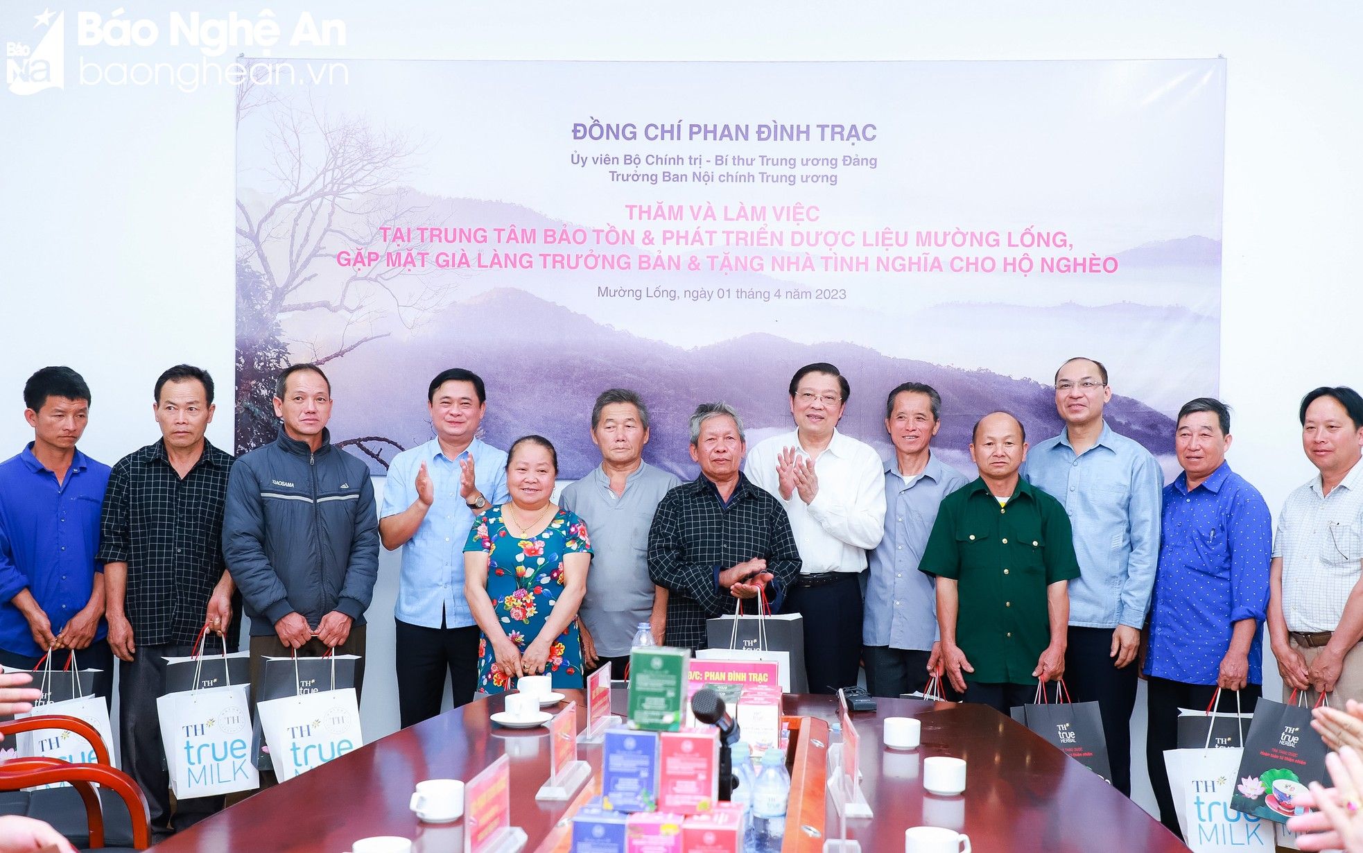 bna-13-tang-qau-nguoi-uy-tin-3331.jpg