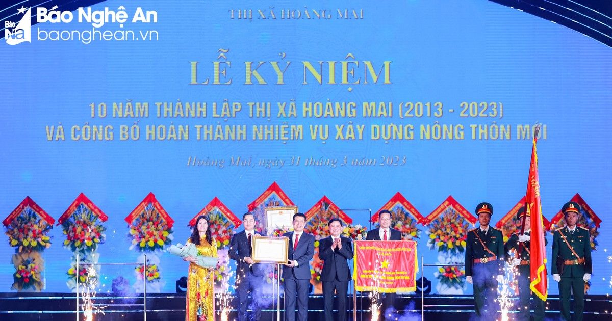 Trọng thể kỷ niệm 10 năm thành lập thị xã Hoàng Mai, công bố hoàn thành nhiệm vụ xây dựng nông thôn mới