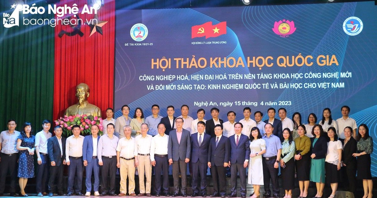 Hội thảo về công nghiệp hóa, hiện đại hóa trên nền tảng khoa học công nghệ mới