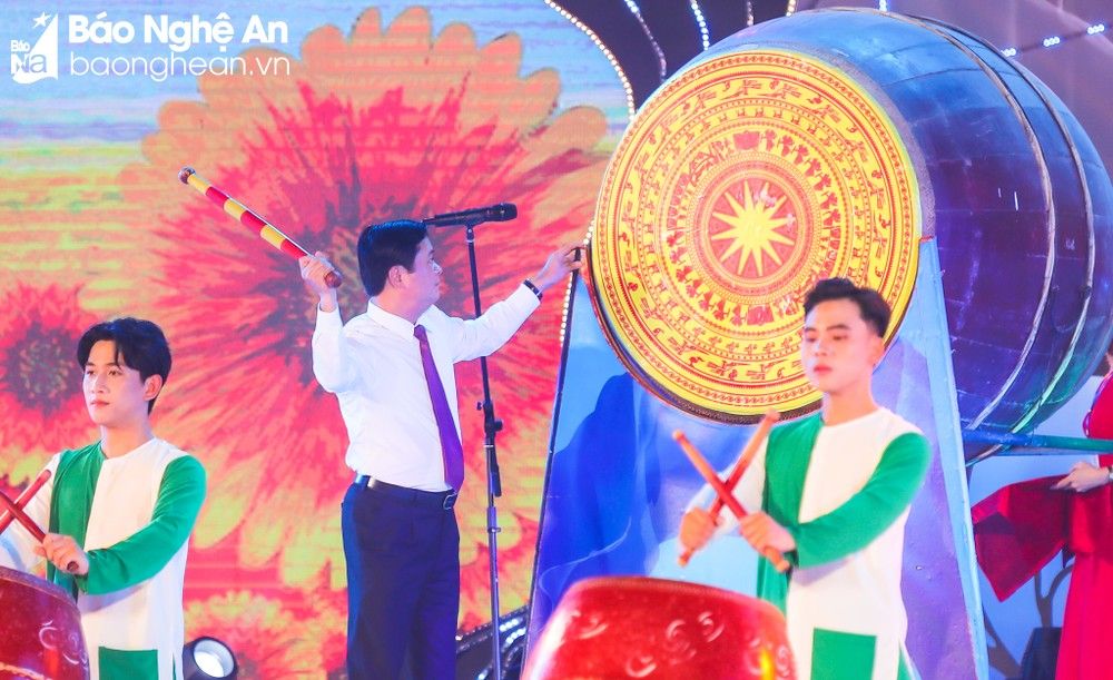 bna_c_dong-chi-thai-thanh-quy-uy-vien-ban-chap-hanh-trung-uong-dang-bi-thu-tinh-uy-truong-doan-dai-bieu-quoc-hoi-chu-tich-hoi-dong-nhan-dan-tinh-nghe-an-da-danh-hoi-trong-khai-hoi-le-hoi-du-lich-cua-lo-2023-anh-duc-anh-5061.jpg