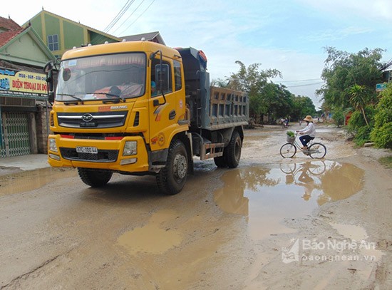 Sở Giao thông vận tải trả lời cử tri Nguyễn Thị Quy, Chủ tịch UBMTTQ xã Quỳnh Liên, thị xã Hoàng Mai về khắc phục những bất cập trên tuyến tỉnh lộ 537B