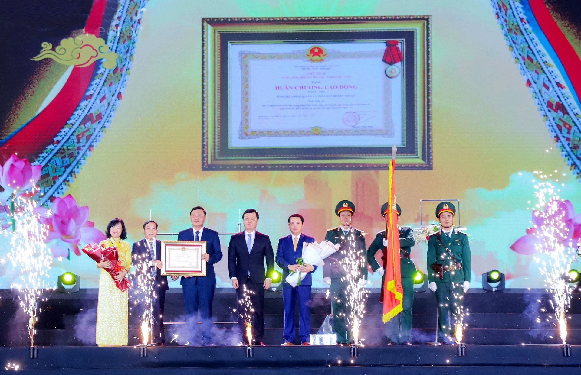 Huyện Tân Kỳ trọng thể kỷ niệm 60 năm thành lập và đón nhận Huân chương Lao động hạng Nhì