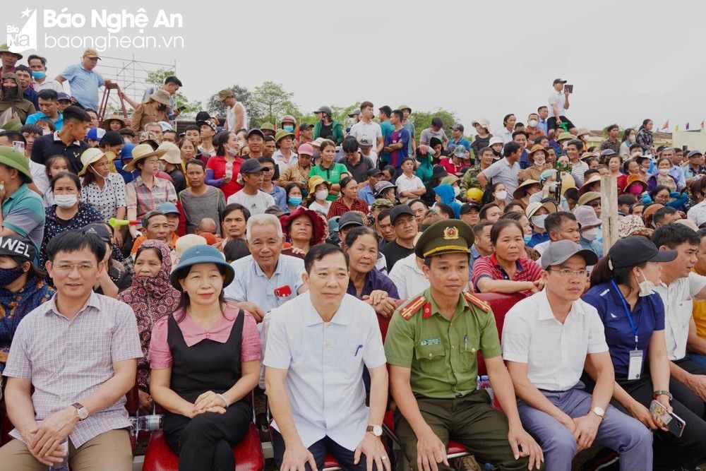 bna-nguoi-dan-tan-ky-no-nuc-di-xem-cac-tran-bong-chuyen-ky-niem-60-nam-thanh-lap-huyen-anh-cam-tu-3141.jpg