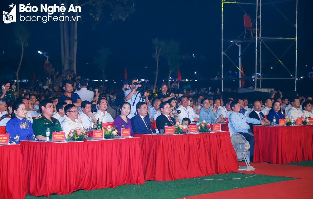 bna-cac-dai-bieu-du-le-ky-niem-60-nam-thanh-lap-huyen-quy-hop-4087.jpg