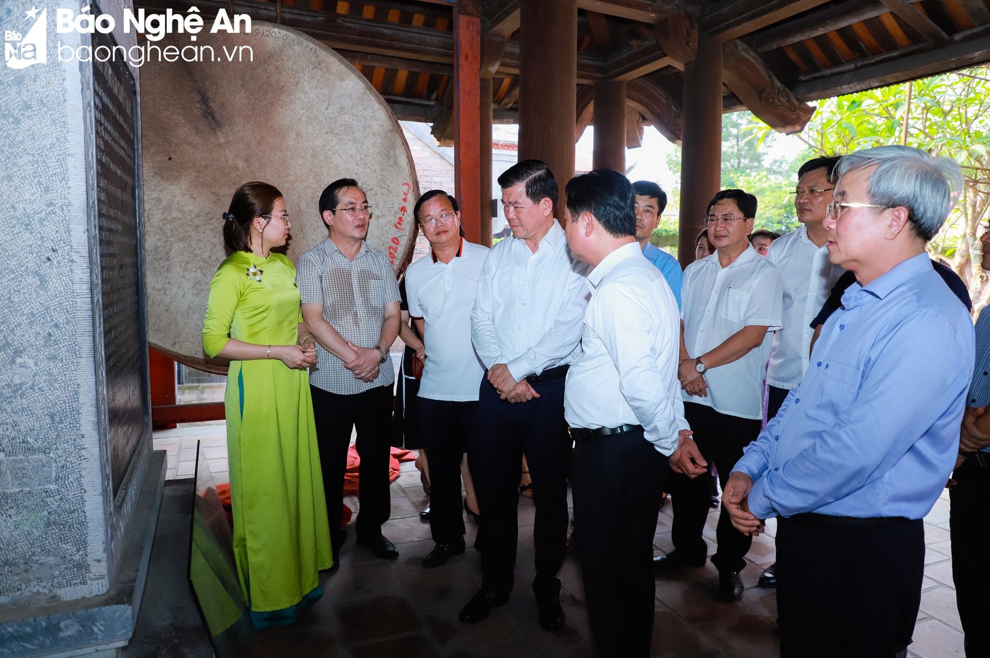 bna-cac-dong-chi-lanh-dao-tinh-dong-nai-va-nghe-an-nghe-gioi-thieu-ve-phuong-hoang-trung-do-2975.jpg