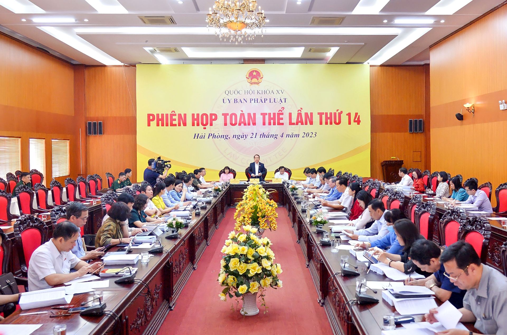 Ủy ban Pháp luật họp phiên toàn thể lần thứ 14 thẩm tra dự án Luật Nhà ở (sửa đổi)