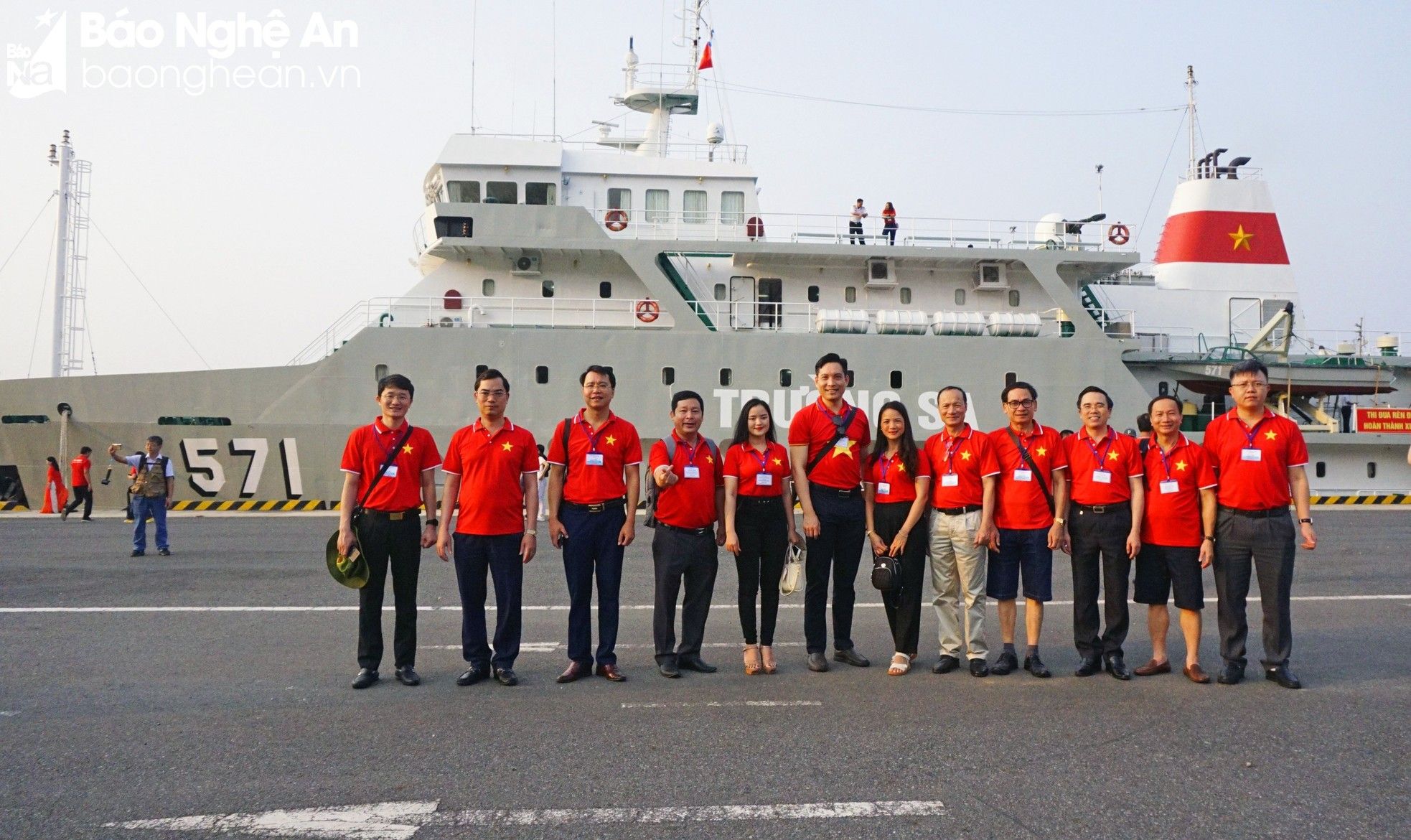 bna-doan-cong-tac-tinh-nghe-an-truoc-khi-len-tau-4013.jpg