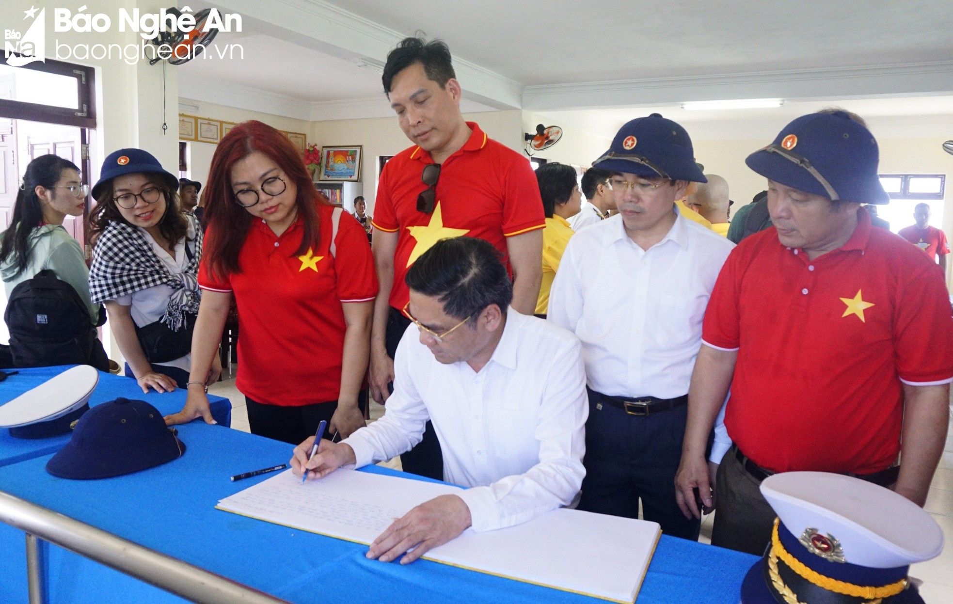 bna-pho-bi-thu-tinh-uy-hoang-nghia-hieu-anh-manh-hung-6368.jpg